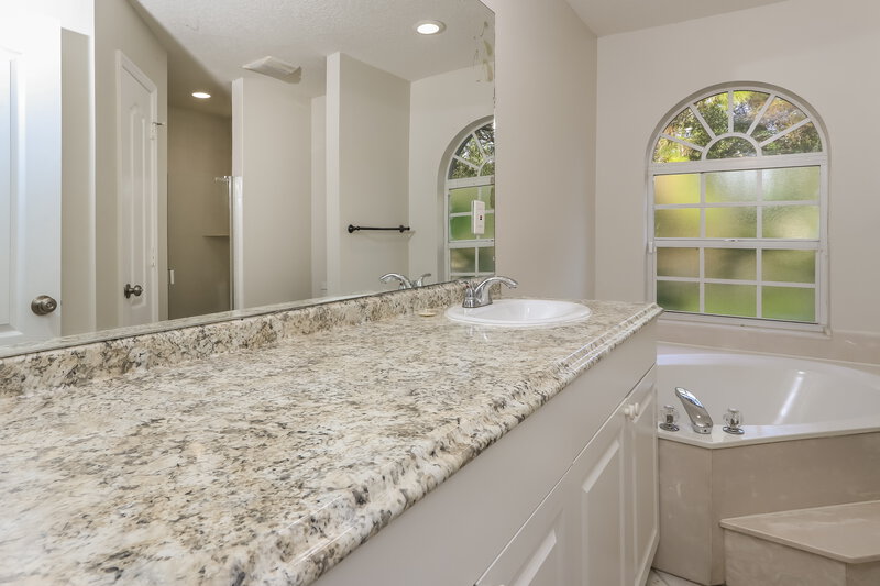 3,300/Mo, 16736 83rd Pl N Loxahatchee, FL 33470 Main Bathroom View 2