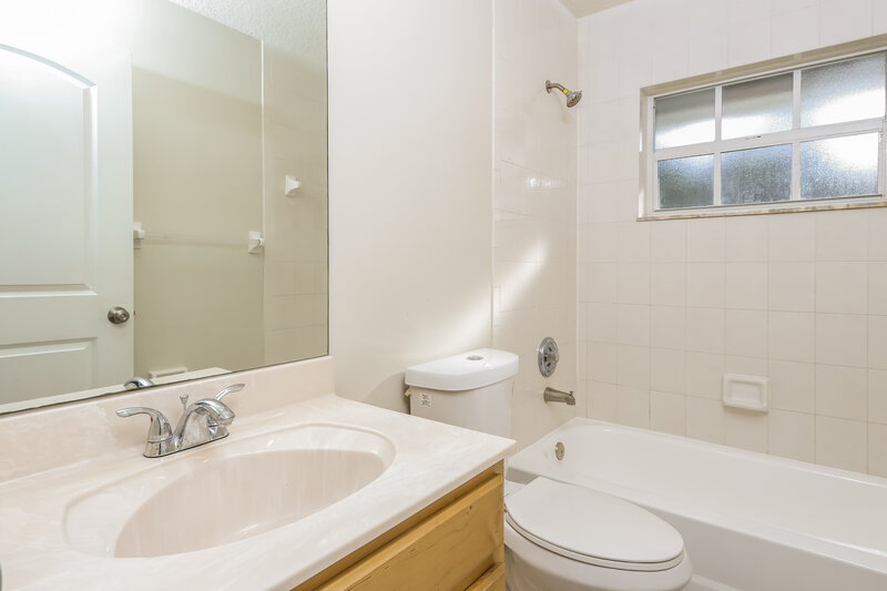 3,300/Mo, 16736 83rd Pl N Loxahatchee, FL 33470 Bathroom View