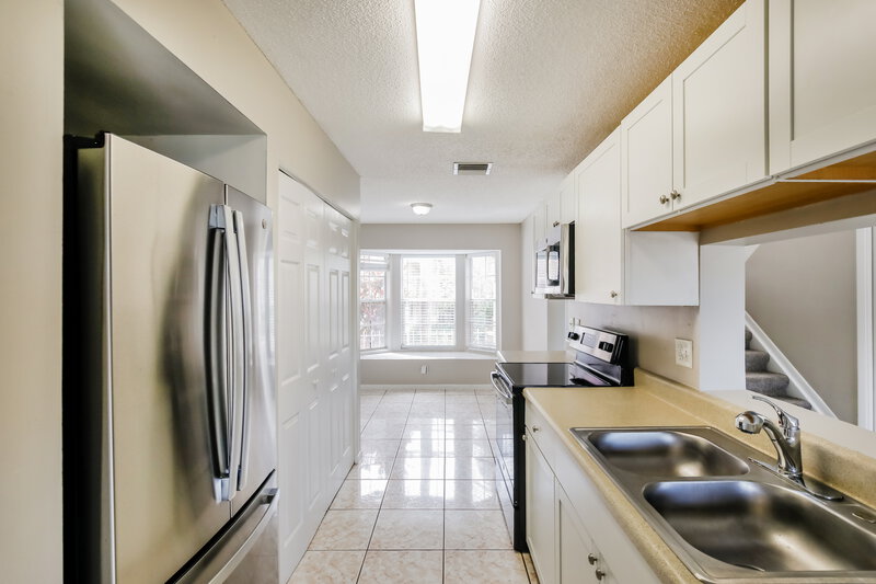 2,500/Mo, 21563 Sw 87Th Ct Miami, FL 33189 Kitchen View