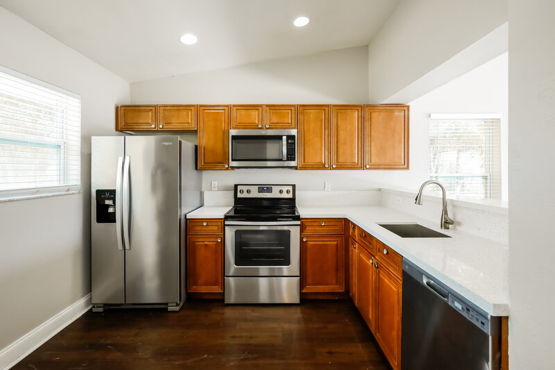 2,360/Mo, 13203 Sw 276Th Ter Homestead, FL 33032 Kitchen View