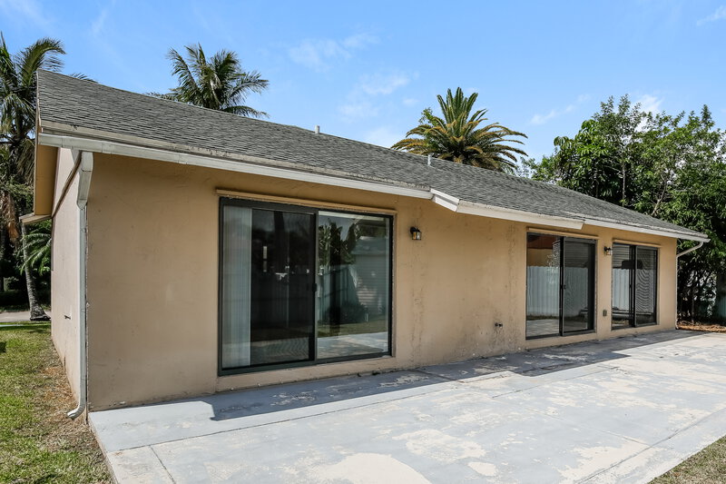 2,360/Mo, 13203 Sw 276Th Ter Homestead, FL 33032 Rear View