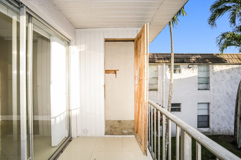1,940/Mo, 10395 N Kendall Dr #V6 Miami, FL 33176 Misc View