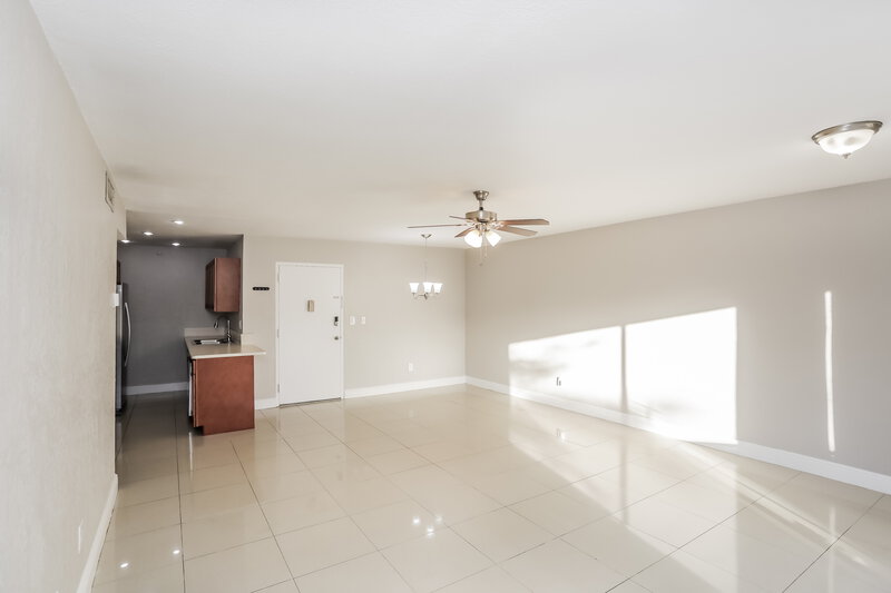 1,940/Mo, 10395 N Kendall Dr #V6 Miami, FL 33176 Misc View 3
