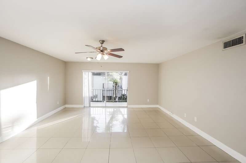 1,940/Mo, 10395 N Kendall Dr #V6 Miami, FL 33176 Misc View 4