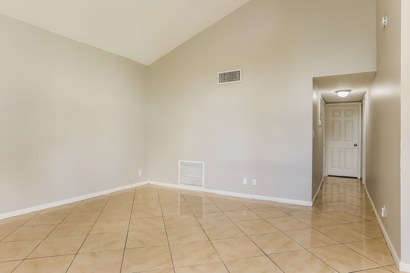 2,175/Mo, 7161 W SUNRISE BLVD Plantation, FL 33313 Living Room View