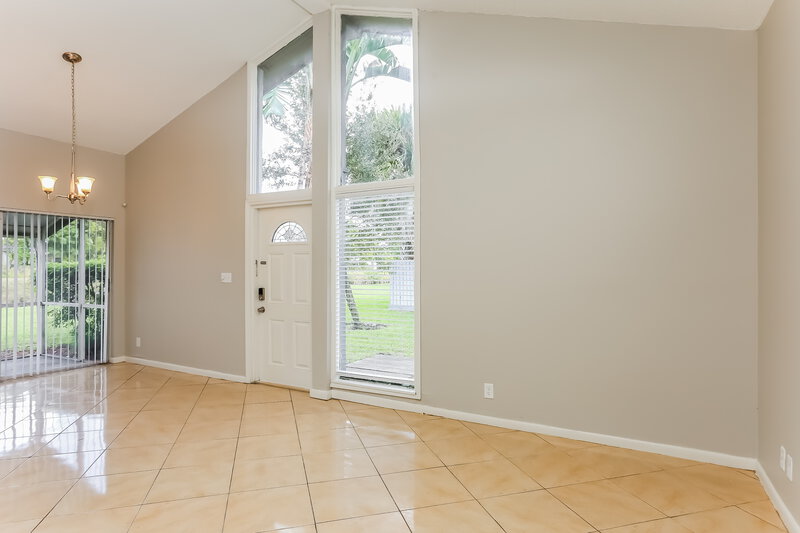 2,175/Mo, 7161 W SUNRISE BLVD Plantation, FL 33313 Living Room View 2