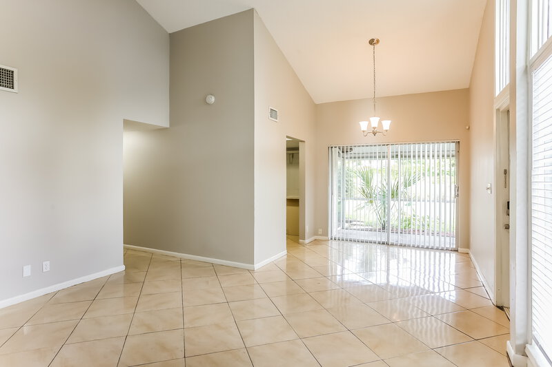2,175/Mo, 7161 W SUNRISE BLVD Plantation, FL 33313 Dining Room View