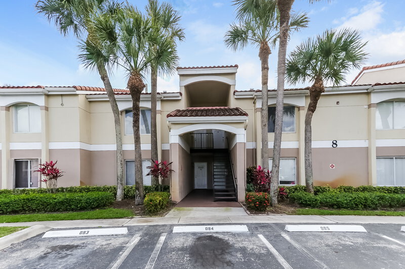 1,700/Mo, 815 W Boynton Beach Blvd 8-203 Boynton Beach, FL 33426 External View
