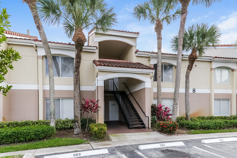 1,700/Mo, 815 W Boynton Beach Blvd 8-203 Boynton Beach, FL 33426 Front View 2