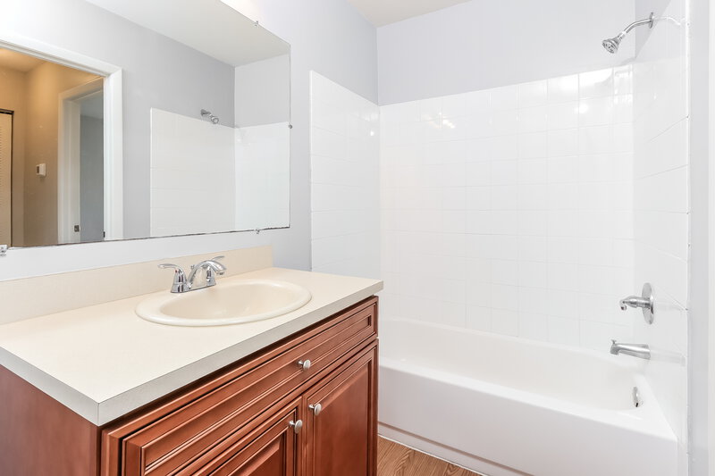 1,700/Mo, 815 W Boynton Beach Blvd 8-203 Boynton Beach, FL 33426 Bathroom View