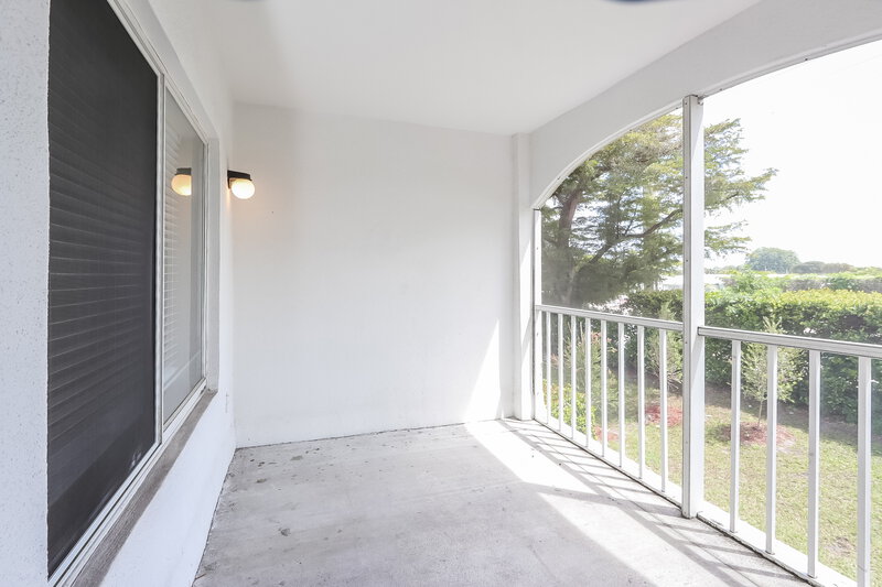 1,700/Mo, 815 W Boynton Beach Blvd 8-203 Boynton Beach, FL 33426 Balcony View