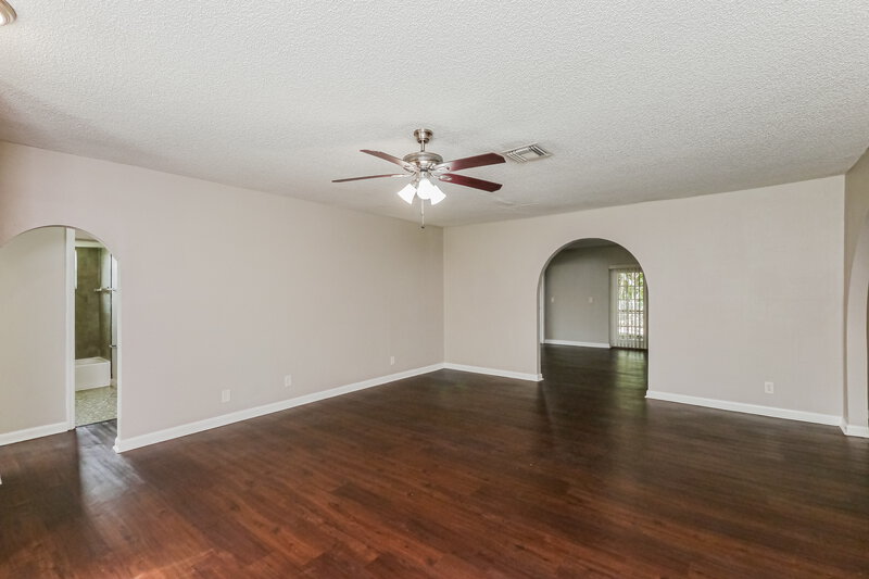 0/Mo, 8491 Nw 26Th Dr Coral Springs, FL 33065 Living Room View 2