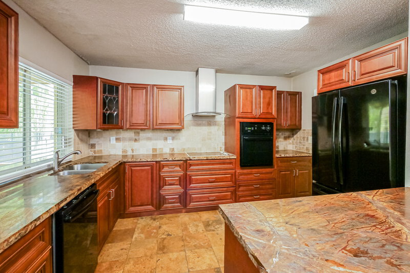 0/Mo, 8491 Nw 26Th Dr Coral Springs, FL 33065 Kitchen View