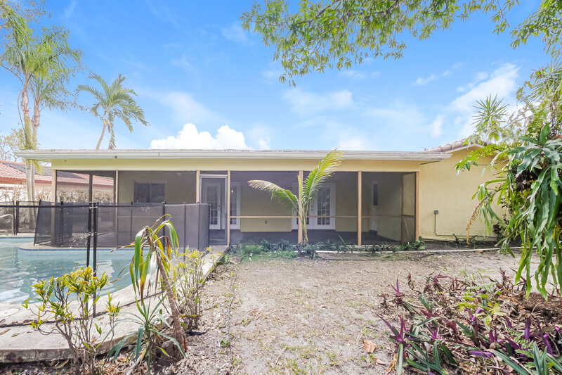 0/Mo, 8491 Nw 26Th Dr Coral Springs, FL 33065 Rear View