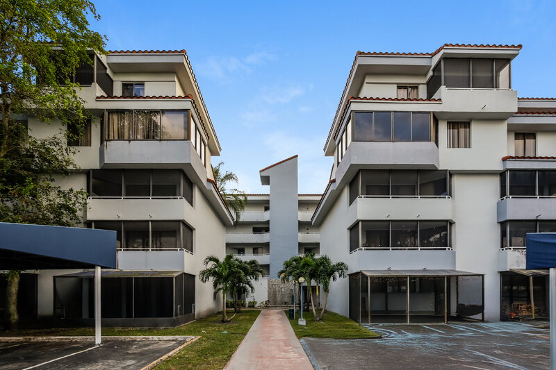 1,740/Mo, 8205 Sw 152Nd Ave # F-112 Miami, FL 33193 External View