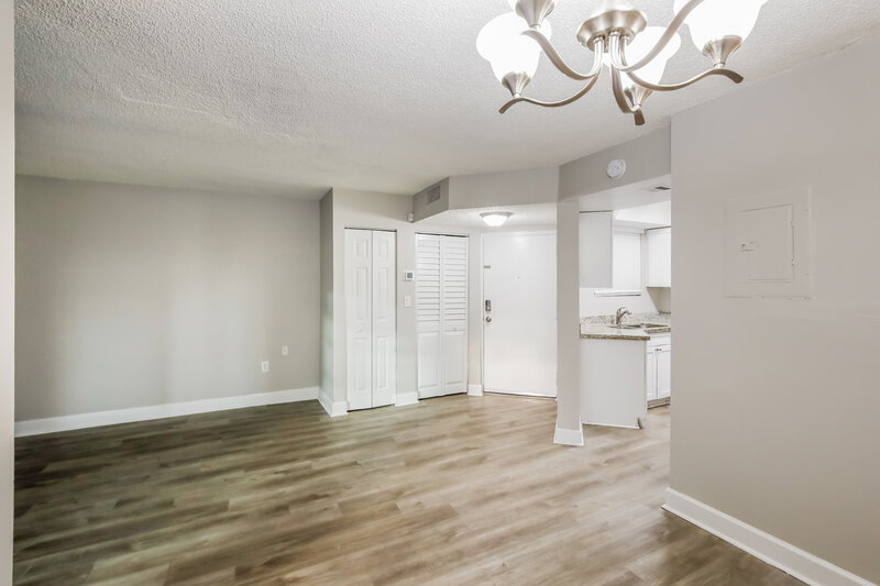 1,740/Mo, 8205 Sw 152Nd Ave # F-112 Miami, FL 33193 Dining Room View 3