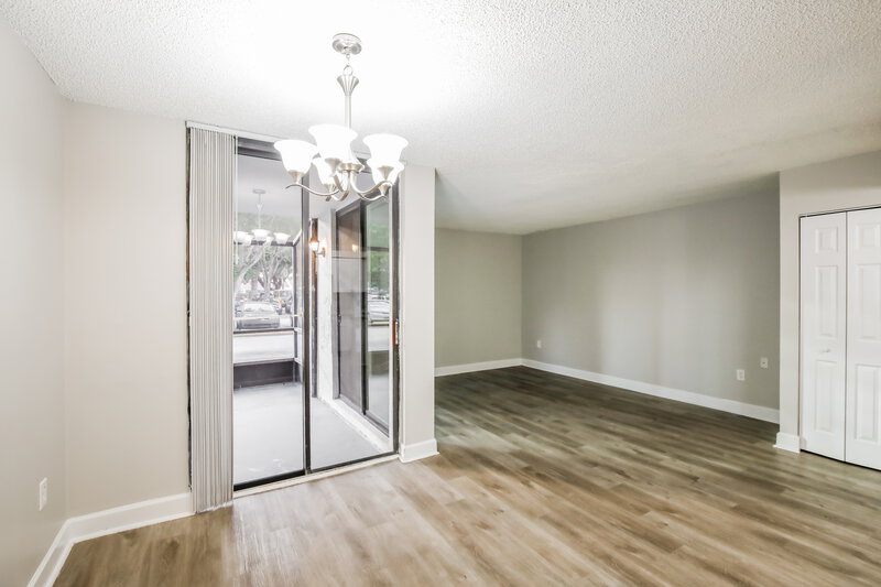 1,740/Mo, 8205 Sw 152Nd Ave # F-112 Miami, FL 33193 Dining Room View 4