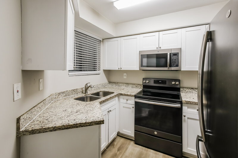 1,740/Mo, 8205 Sw 152Nd Ave # F-112 Miami, FL 33193 Kitchen View