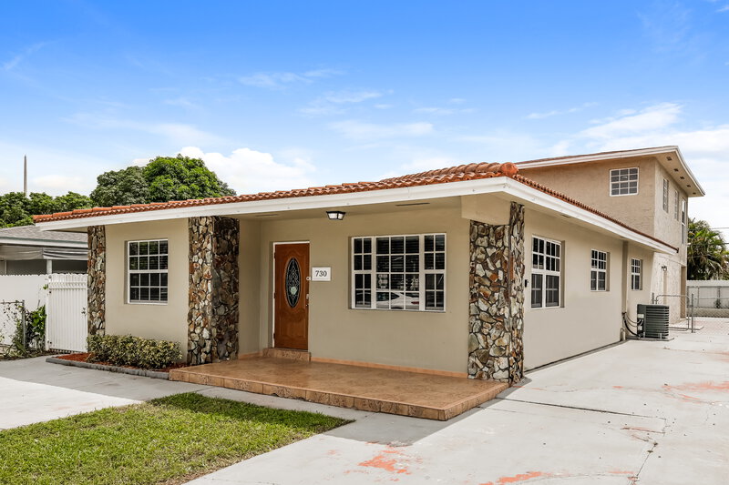 3,830/Mo, 730 W 33RD ST Hialeah, FL 33012 Front View