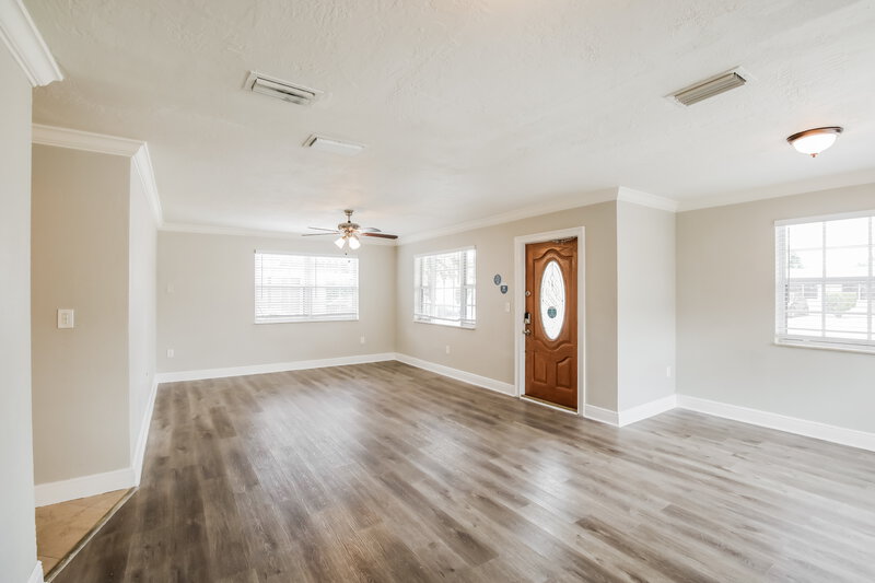 3,830/Mo, 730 W 33RD ST Hialeah, FL 33012 Living Room View