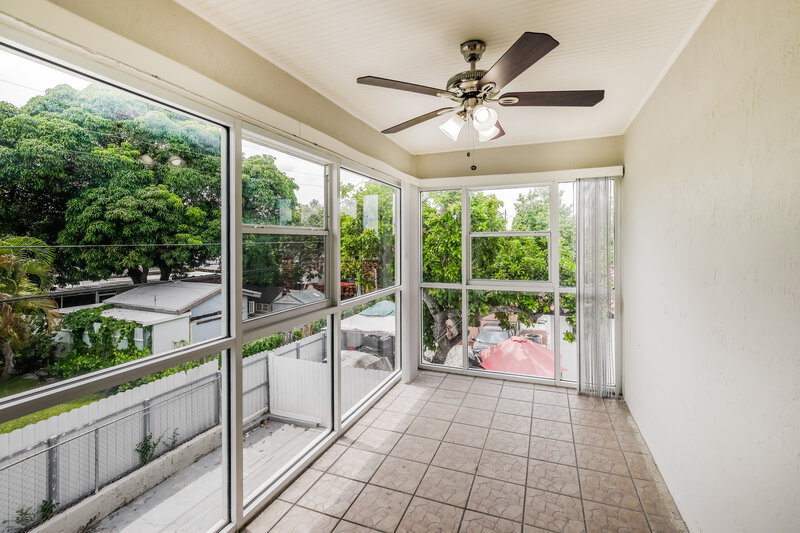 3,830/Mo, 730 W 33RD ST Hialeah, FL 33012 Sun Room View