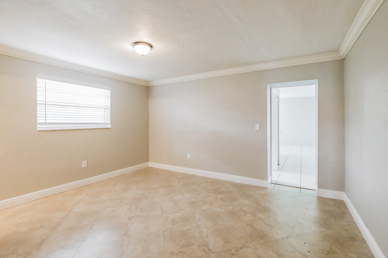 3,830/Mo, 730 W 33RD ST Hialeah, FL 33012 Main Bedroom View 2