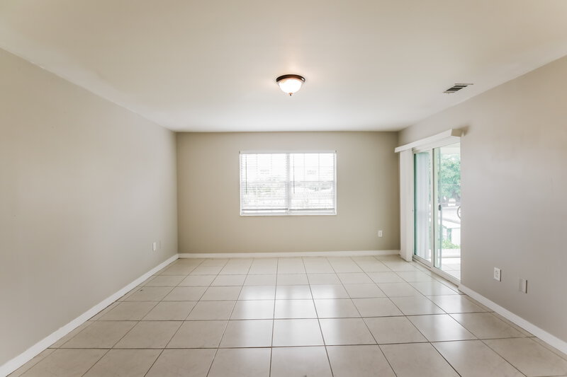3,830/Mo, 730 W 33RD ST Hialeah, FL 33012 Bedroom View 2