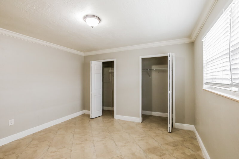 3,830/Mo, 730 W 33RD ST Hialeah, FL 33012 Bedroom View 3