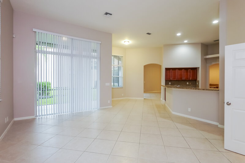 4,185/Mo, 2560 Jardin Mnr Weston, FL 33327 Family Room View