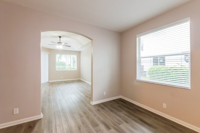 4,185/Mo, 2560 Jardin Mnr Weston, FL 33327 Main Bedroom View