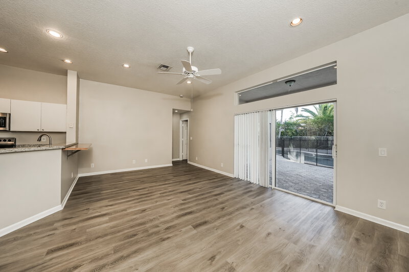 3,895/Mo, 966 Bluewood Ter Weston, FL 33327 Living Room View 2