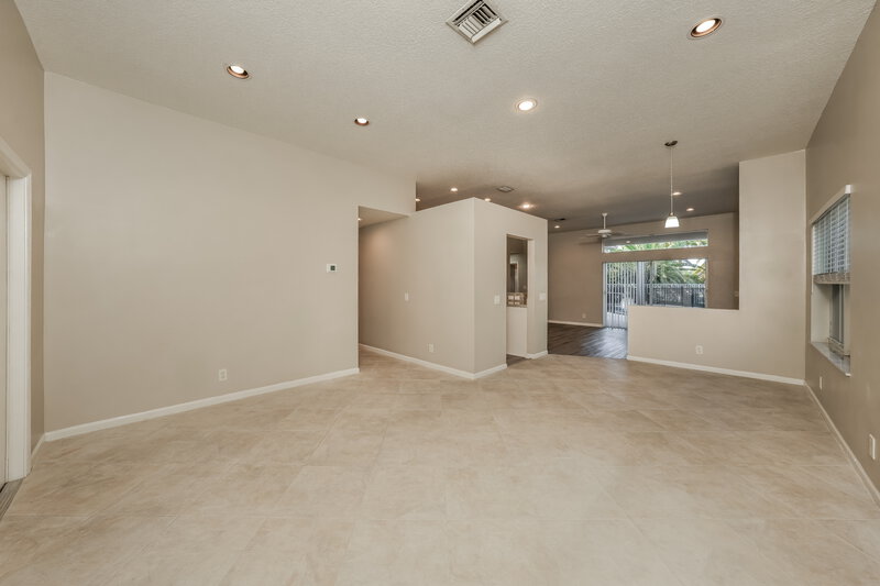 3,895/Mo, 966 Bluewood Ter Weston, FL 33327 Family Room View