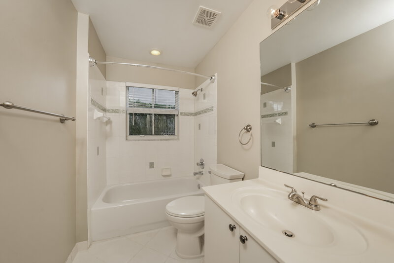 3,895/Mo, 966 Bluewood Ter Weston, FL 33327 Bathroom View