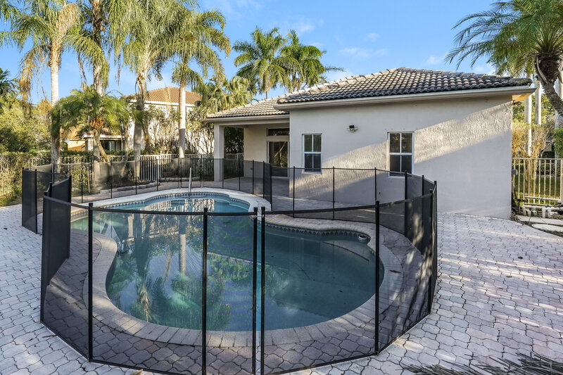 3,895/Mo, 966 Bluewood Ter Weston, FL 33327 Rear View