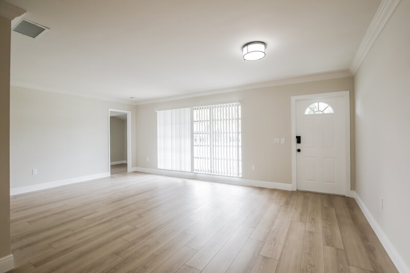 3,385/Mo, 5560 SW 5TH TER ,#1 Coral Gables, FL 33134 Living Room View 2