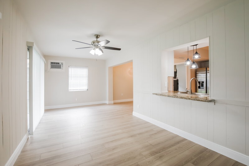3,385/Mo, 5560 SW 5TH TER ,#1 Coral Gables, FL 33134 Family Room View 2