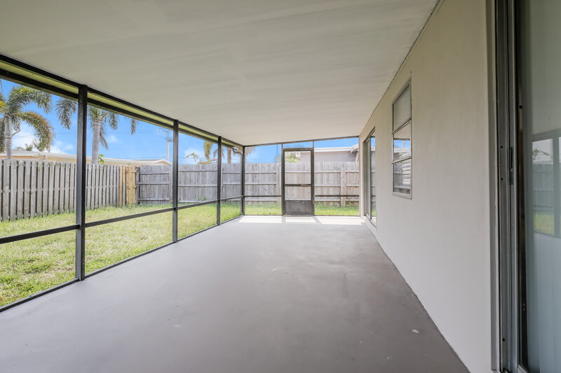 3,385/Mo, 5560 SW 5TH TER ,#1 Coral Gables, FL 33134 Sun Room View