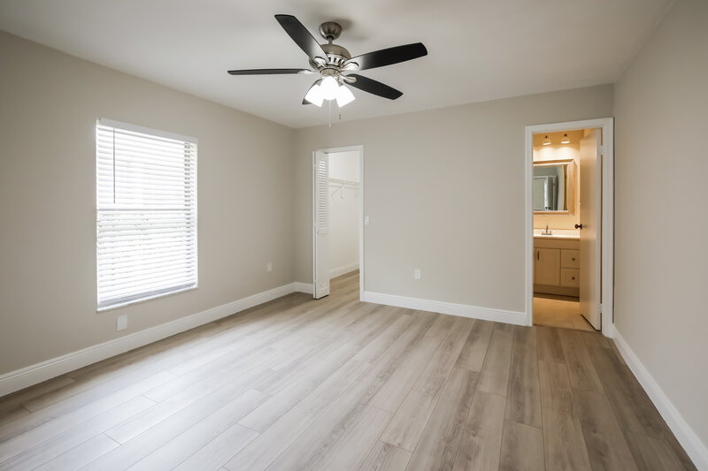 3,385/Mo, 5560 SW 5TH TER ,#1 Coral Gables, FL 33134 Main Bedroom View