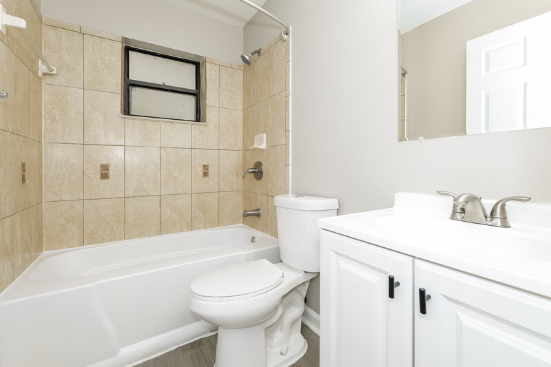 2,740/Mo, 5872 Corson Pl Lake Worth, FL 33463 Main Bathroom View