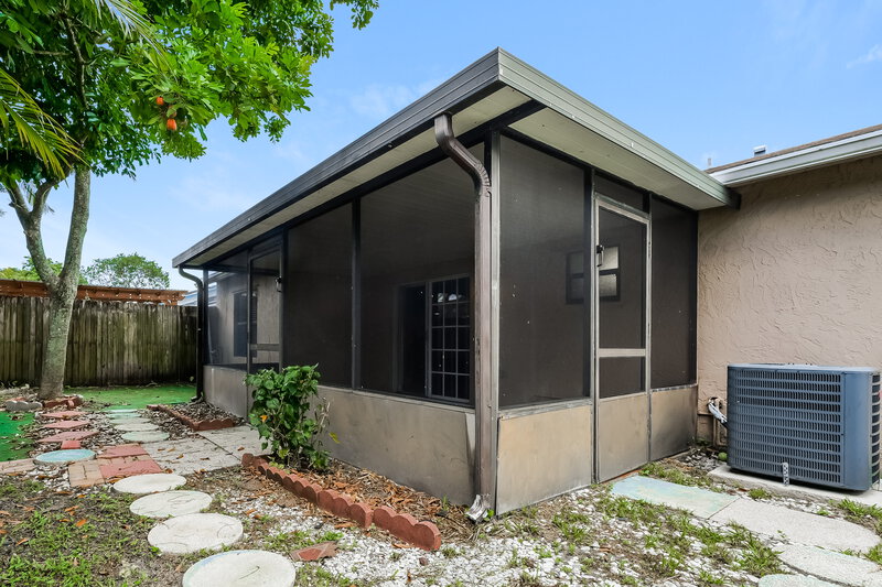 2,740/Mo, 5872 Corson Pl Lake Worth, FL 33463 Rear View