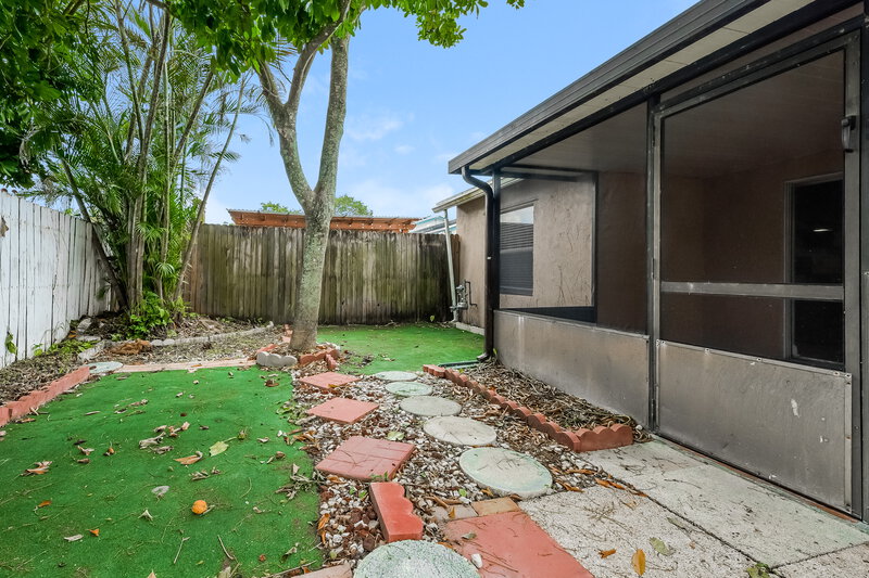 2,740/Mo, 5872 Corson Pl Lake Worth, FL 33463 Rear View 2