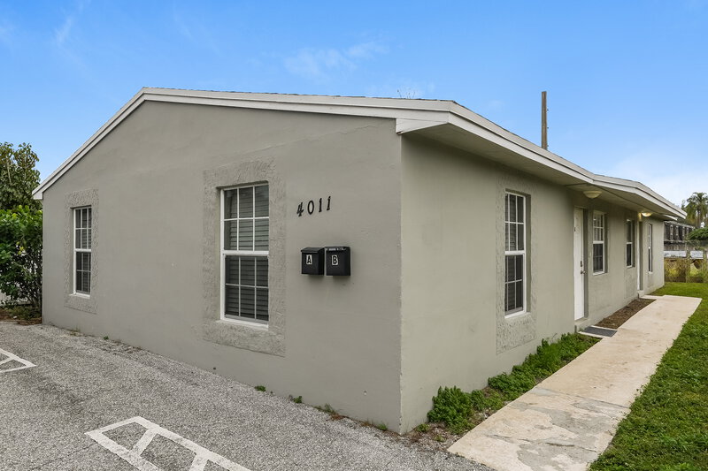 1,565/Mo, 4011 WINDSOR AVE, Unit B- WEST West Palm Beach, FL 33407 External View