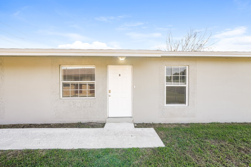 1,565/Mo, 4011 WINDSOR AVE, Unit B- WEST West Palm Beach, FL 33407 Front View