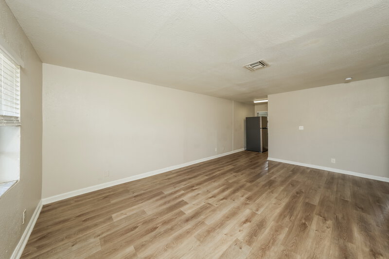 1,565/Mo, 4011 WINDSOR AVE, Unit B- WEST West Palm Beach, FL 33407 Living Room View 2