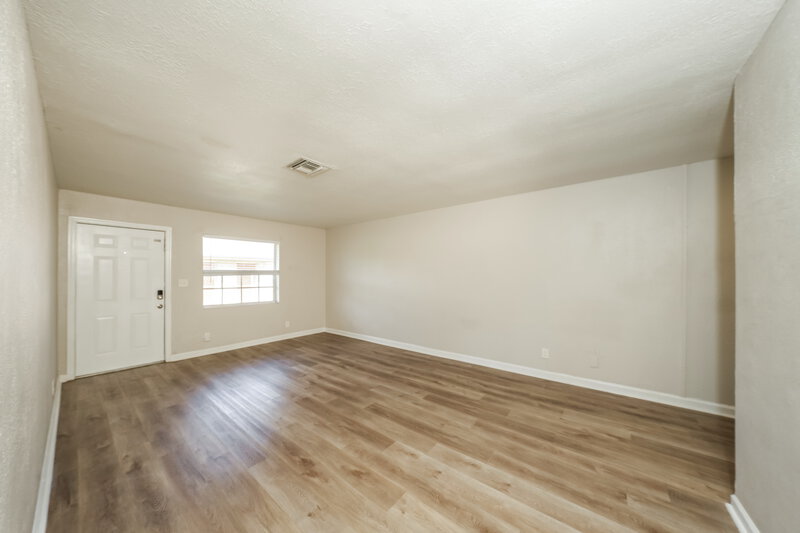1,565/Mo, 4011 WINDSOR AVE, Unit B- WEST West Palm Beach, FL 33407 Living Room View 3