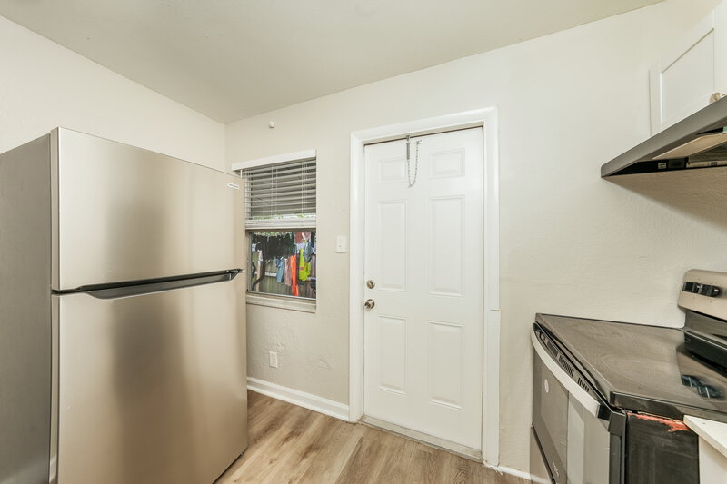 1,565/Mo, 4011 WINDSOR AVE, Unit B- WEST West Palm Beach, FL 33407 Kitchen View