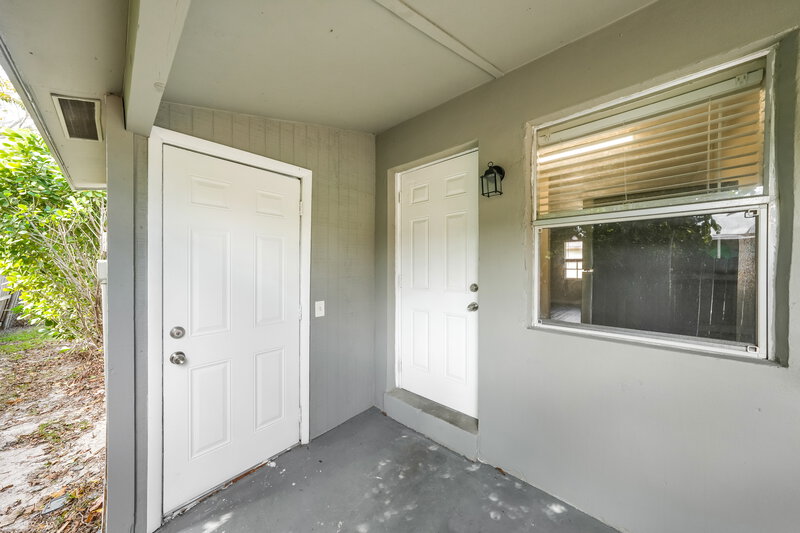 1,565/Mo, 4011 WINDSOR AVE, Unit B- WEST West Palm Beach, FL 33407 Covered Patio View