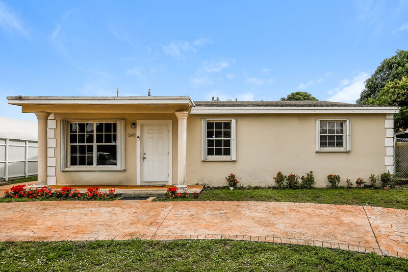 0/Mo, 541 N 68Th Way Hollywood, FL 33024 External View