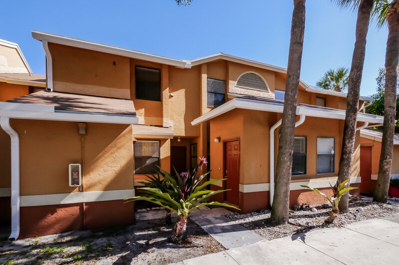 1,810/Mo, 2531 Nw 56Th Ave 110 Lauderhill, FL 33313 External View