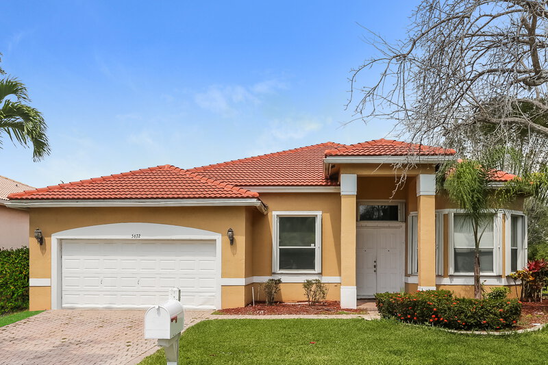 0/Mo, 5672 Nw 109 Lane Coral Springs, FL 33076 External View